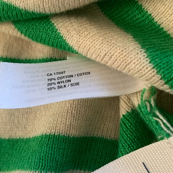 Super soft NWT, Gap pullover. Size small - Picture 7 of 9